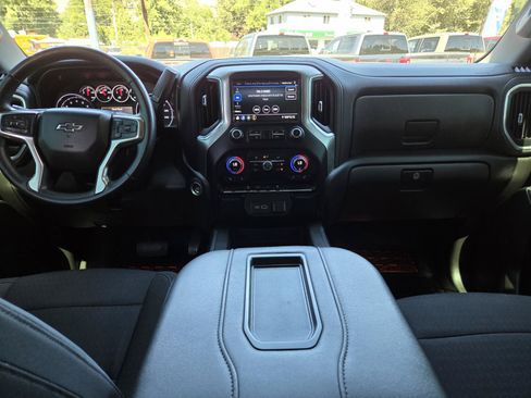 Used 2021 Chevrolet Silverado 1500 LT Trail Boss AWD/4WD image 15