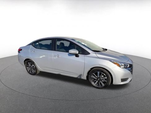 Used 2025 Nissan Versa SV image 2