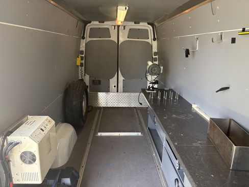 Used 2010 Freightliner Sprinter 2500 RWD image 6