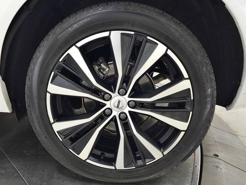 Certified 2024 Volvo XC60 B5 Plus w/ Climate Package AWD/4WD image 14