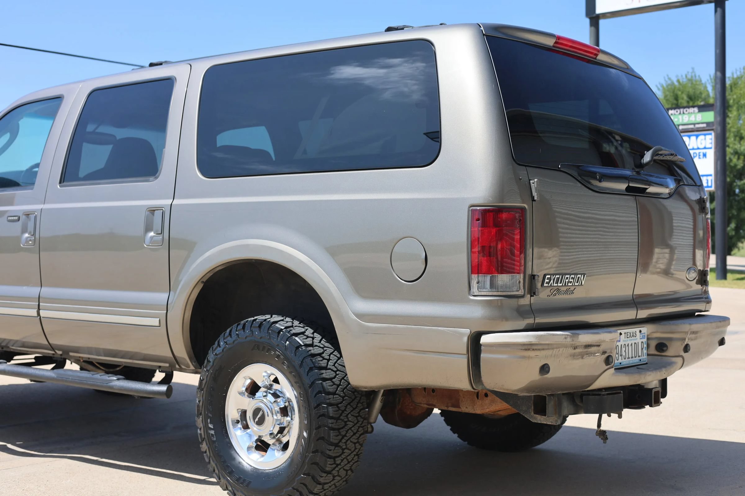 Used 2004 Ford Excursion Limited AWD/4WD image 7
