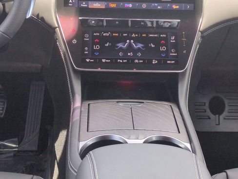 New 2025 Maserati Grecale GT image 18