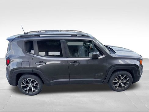Used 2018 Jeep Renegade Latitude FWD image 6
