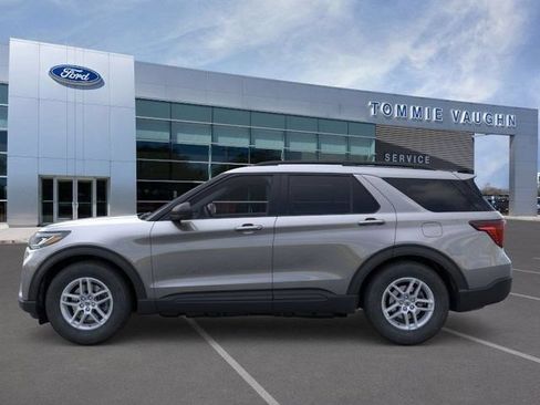 Used 2026 Ford Explorer Active w/ Active Comfort Package RWD image 3