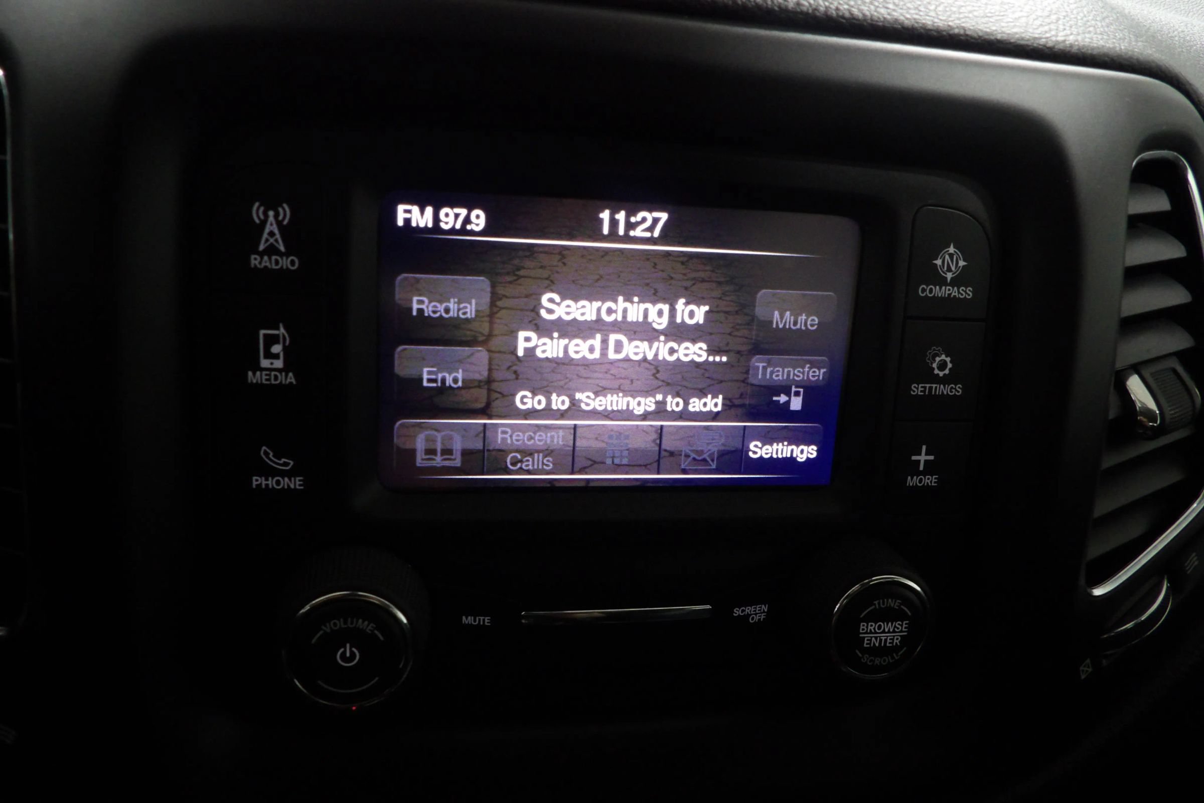Used 2018 Jeep Compass Latitude w/ Cold Weather Group FWD image 13