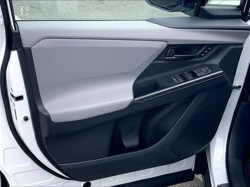 New 2026 Toyota C-HR AWD/4WD image 10