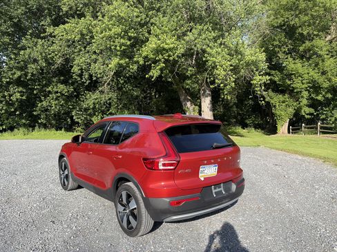 Used 2021 Volvo XC40 T5 Momentum w/ Premium Package AWD/4WD image 8