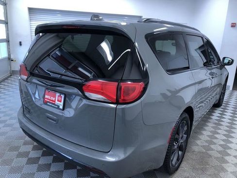 Used 2020 Chrysler Pacifica Touring-L Plus image 37