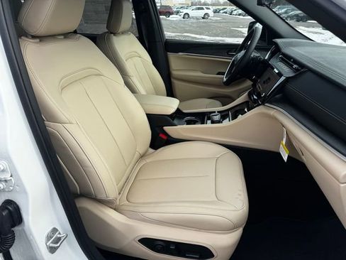 New 2026 Jeep Grand Cherokee Limited w/ Luxury Tech Group II image 14