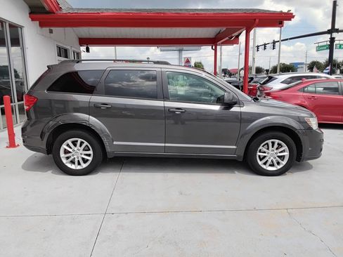 Used 2016 Dodge Journey SXT w/ Comfort/Convenience Group image 3
