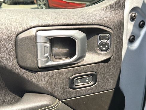 Used 2024 Jeep Wrangler Unlimited Sahara AWD/4WD image 17