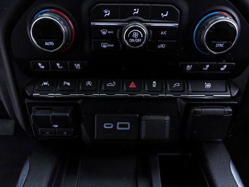 Used 2019 Chevrolet Silverado 1500 LTZ w/ LTZ Premium Package AWD/4WD image 27