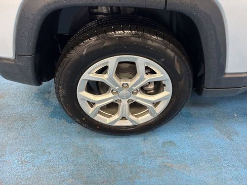 Used 2024 Jeep Compass Latitude AWD/4WD image 8