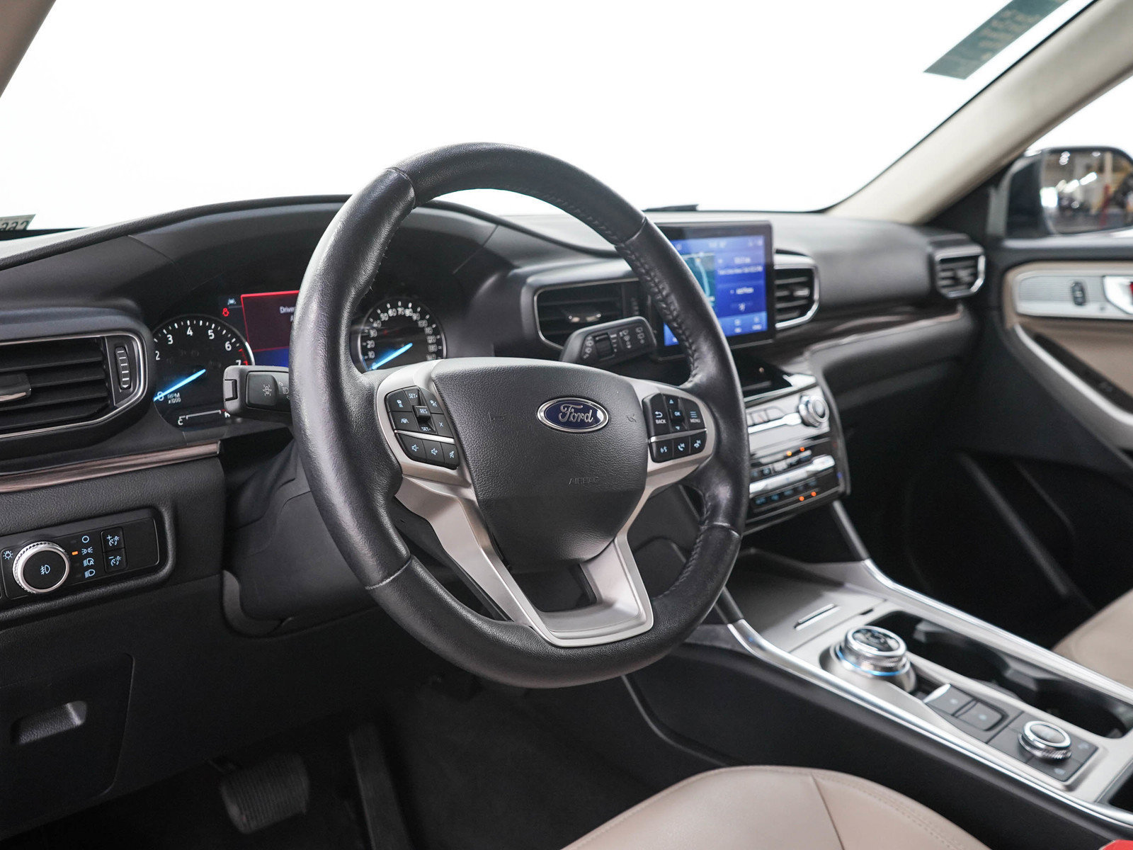 Used 2023 Ford Explorer Limited AWD/4WD image 27