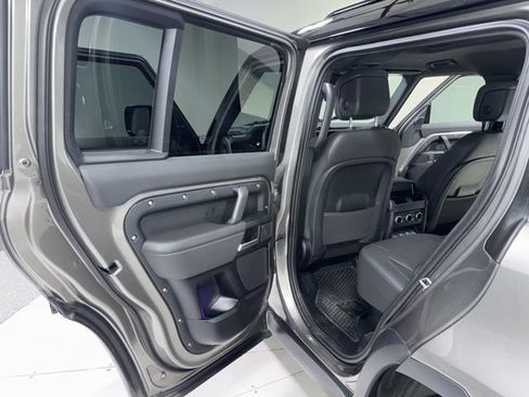 Used 2025 Land Rover Defender 110 S image 24