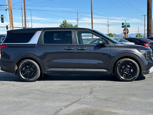 New 2026 Kia Carnival FWD image 4
