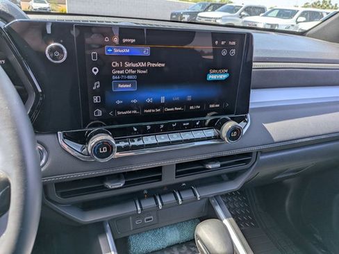 Used 2025 Chevrolet Colorado LT AWD/4WD image 13