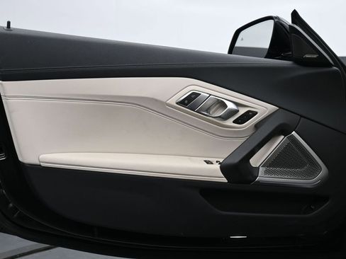 Used 2020 BMW Z4 sDrive30i w/ Executive Package image 11