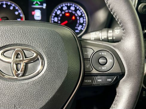 Used 2022 Toyota RAV4 XLE Premium AWD/4WD image 19