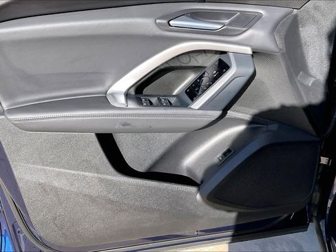 Used 2025 Audi Q5 Premium w/ Convenience Package image 21