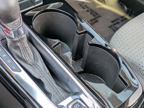 Used 2025 Chevrolet Trax LT w/ LT Convenience Package image 19