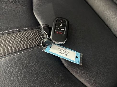 Used 2025 Honda Pilot EX-L image 35