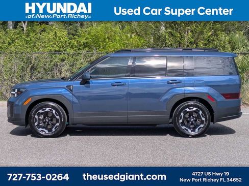Used 2025 Hyundai Santa Fe SEL FWD image 2