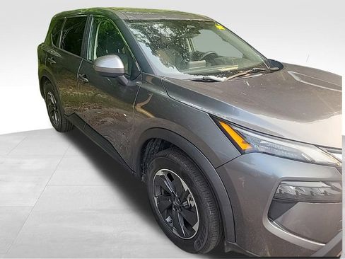 Used 2024 Nissan Rogue SV FWD image 4