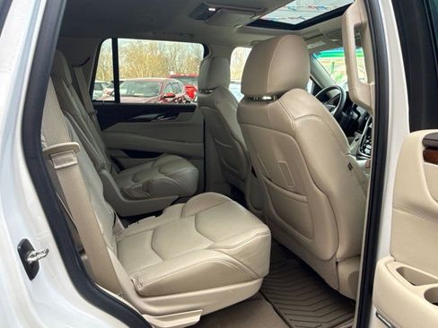 Used 2017 Cadillac Escalade Luxury image 21