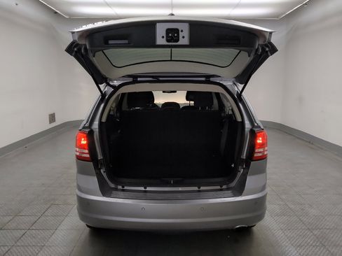 Used 2020 Dodge Journey SE FWD image 29