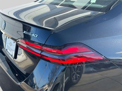 Certified 2025 BMW i5 xDrive40 w/ M Sport Package image 7