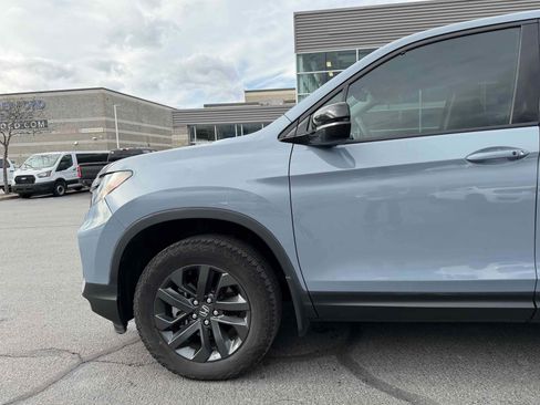 Used 2023 Honda Ridgeline Sport image 2