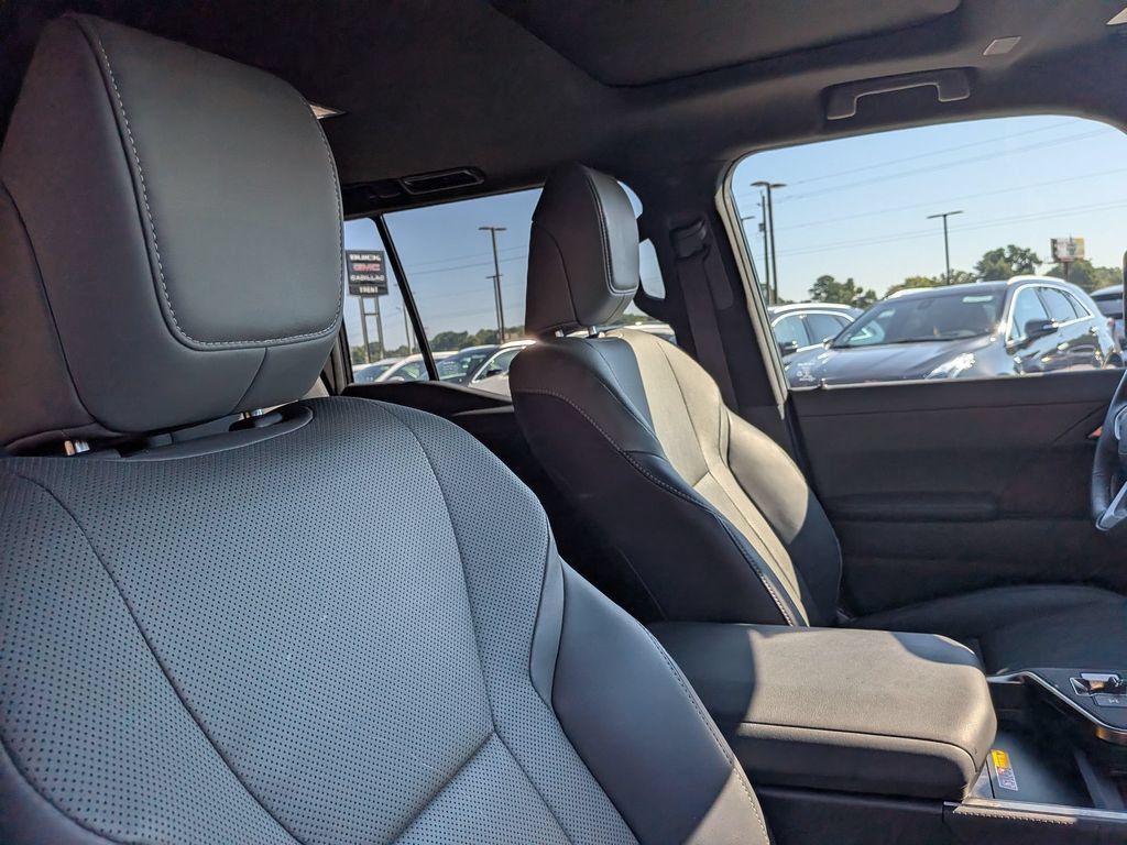Used 2024 Lexus GX 550 w/ Accessory Package (31) AWD/4WD image 29