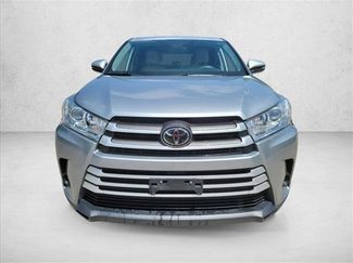 Used 2019 Toyota Highlander LE FWD video 2