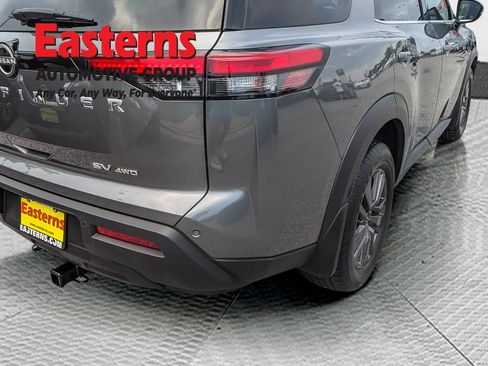 Used 2022 Nissan Pathfinder SV AWD/4WD image 10