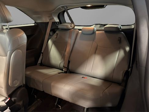 Used 2025 Toyota Sienna XLE AWD/4WD image 38
