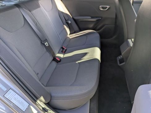 Used 2025 Kia K4 LXS image 27