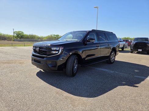 Used 2025 Ford Expedition Max Active image 3