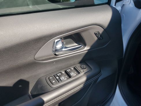 New 2026 Chrysler Pacifica Select image 11