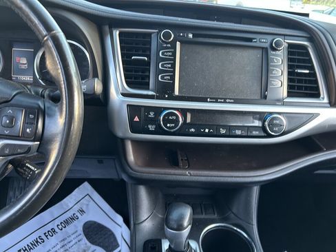 Used 2018 Toyota Highlander Plus image 7