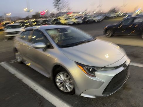 Used 2021 Toyota Corolla LE w/ LE Convenience Package image 5