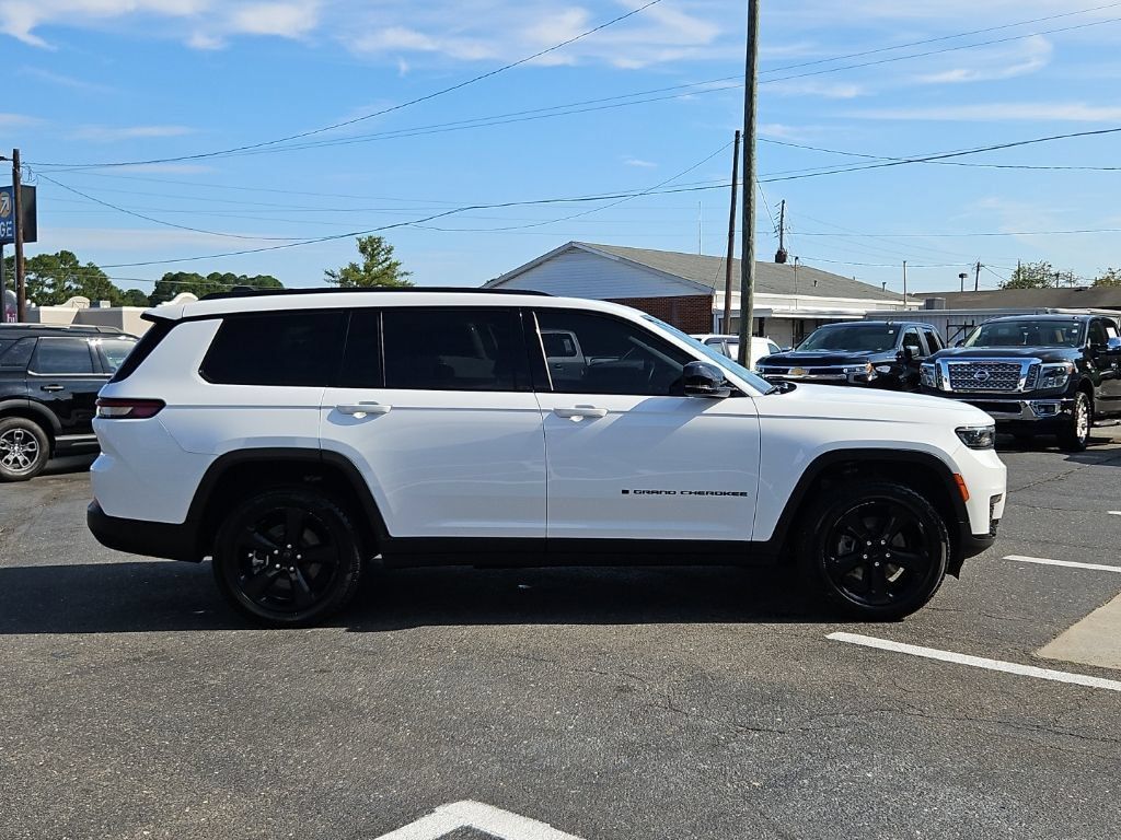 Used 2022 Jeep Grand Cherokee L Limited w/ Black Appearance Package RWD image 8