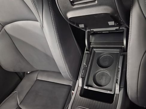 Used 2024 Toyota Venza XLE image 25