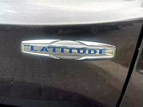 Used 2017 Jeep Renegade Latitude image 15