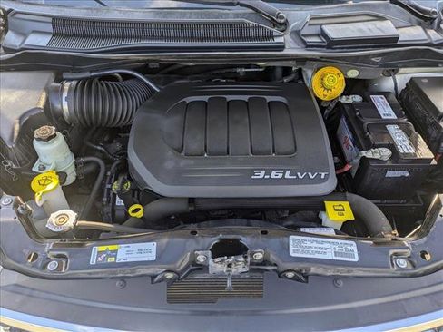 Used 2014 Chrysler Town & Country Touring image 24