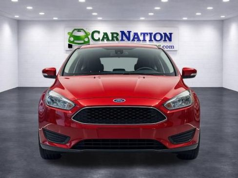 Used 2016 Ford Focus SE FWD image 2