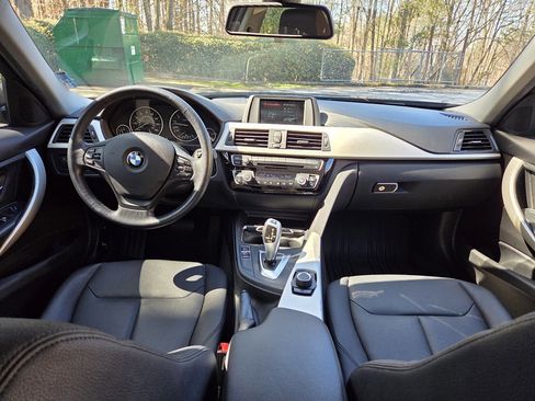 Used 2018 BMW 320i xDrive Sedan image 18