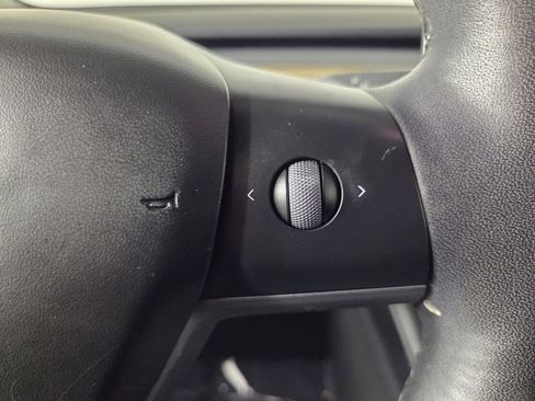 Used 2023 Tesla Model 3 Standard Range image 17