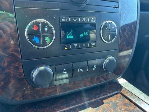 Used 2013 GMC Sierra 2500 Denali w/ Suspension Package, Off-Road AWD/4WD image 26