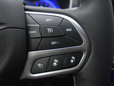 New 2027 Chrysler Pacifica Select AWD/4WD image 24